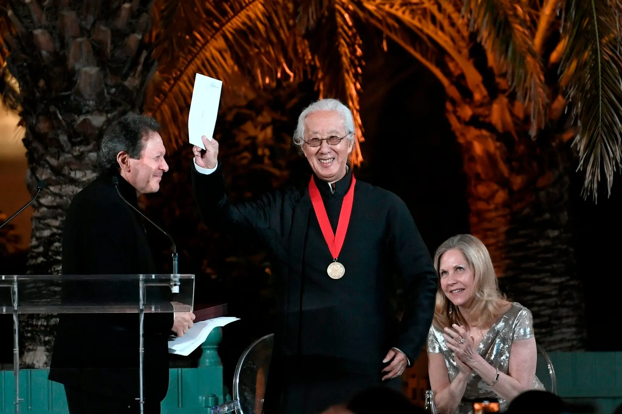 Depois de uma longa e prolífica carreira, Isozaki finalmente recebeu o Prêmio Pritzker em 2019, quando tinha 87 anos.Crédito...Stéphane De Sakutin/Agência France-Presse — Getty Images