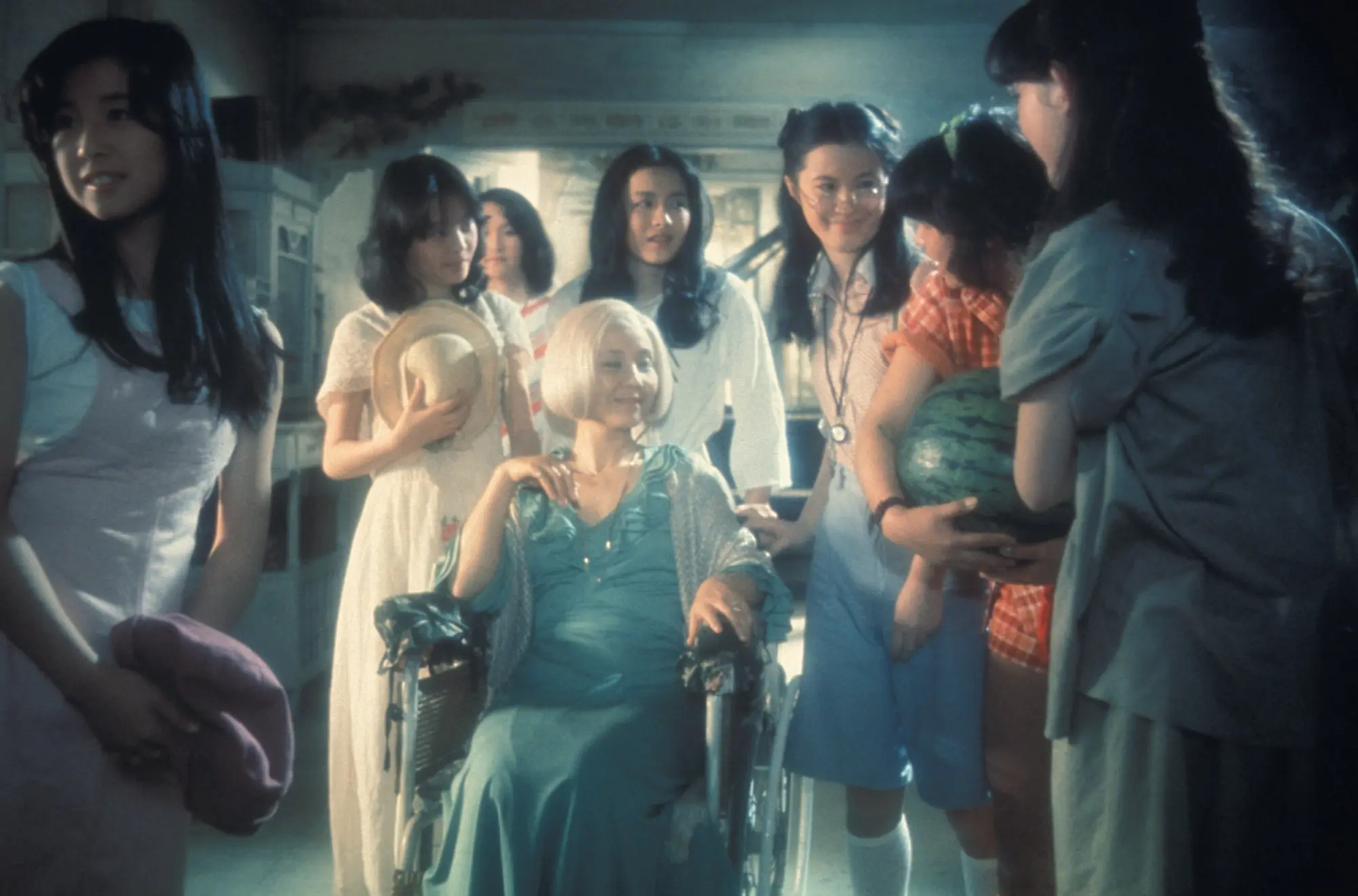 O primeiro longa-metragem de Obayashi, “House” (1977), é um filme de terror demente, mais cômico do que assustador. Crédito...Janus Filmes