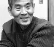Takaaki Yoshimoto, foi um famoso crítico literário e pai do popular escritor Banana Yoshimoto. (©BUNGEISHUNJU LTD. All RIGHTS RESERVED.)